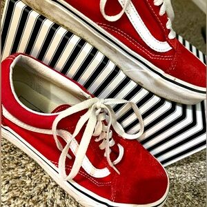 Classic Red Low-Top Vans – Women’s Size 7.5